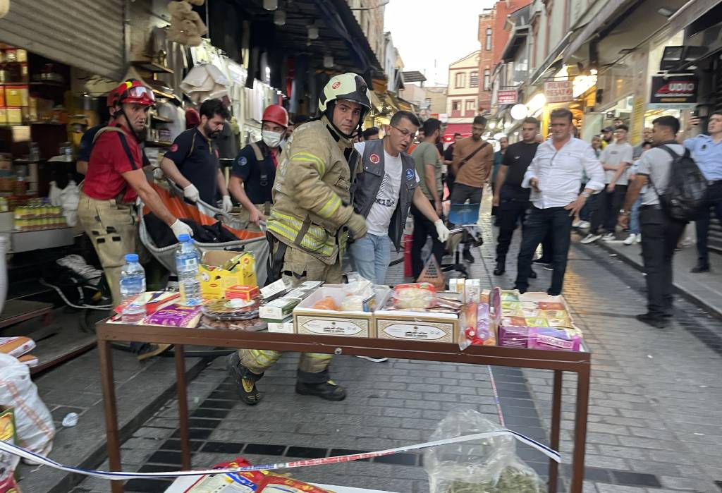 İstanbul'da yük asansörüne başı sıkışan işçi öldü