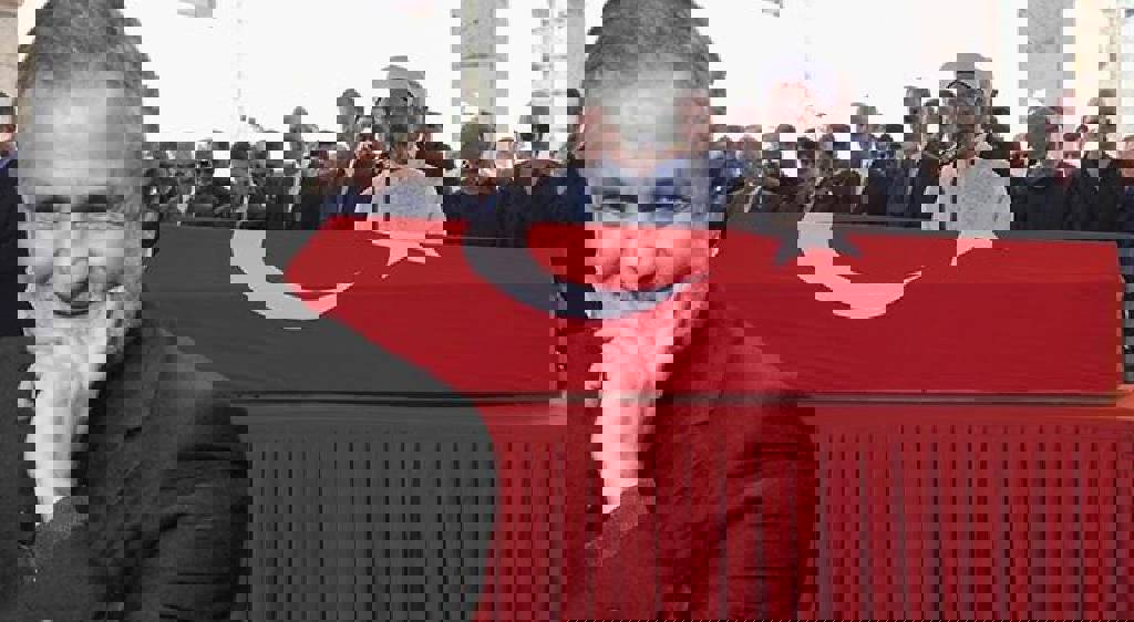 Kenan Işık'a veda! Son yolculuğuna uğurlandı