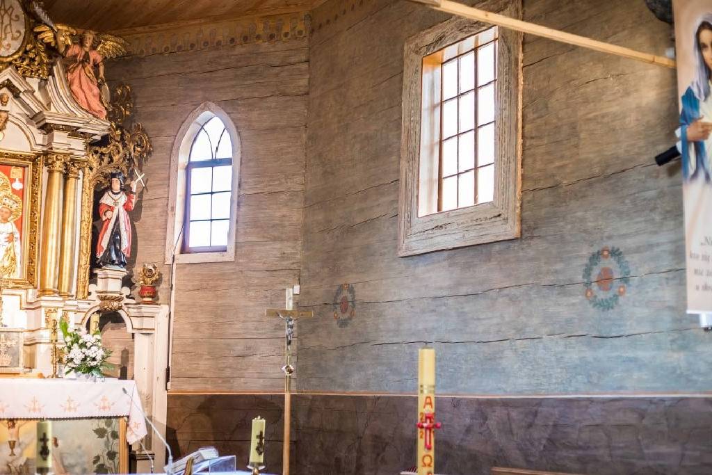 Polonya'da sarhoş rahip cenaze töreninde uyuyakaldı