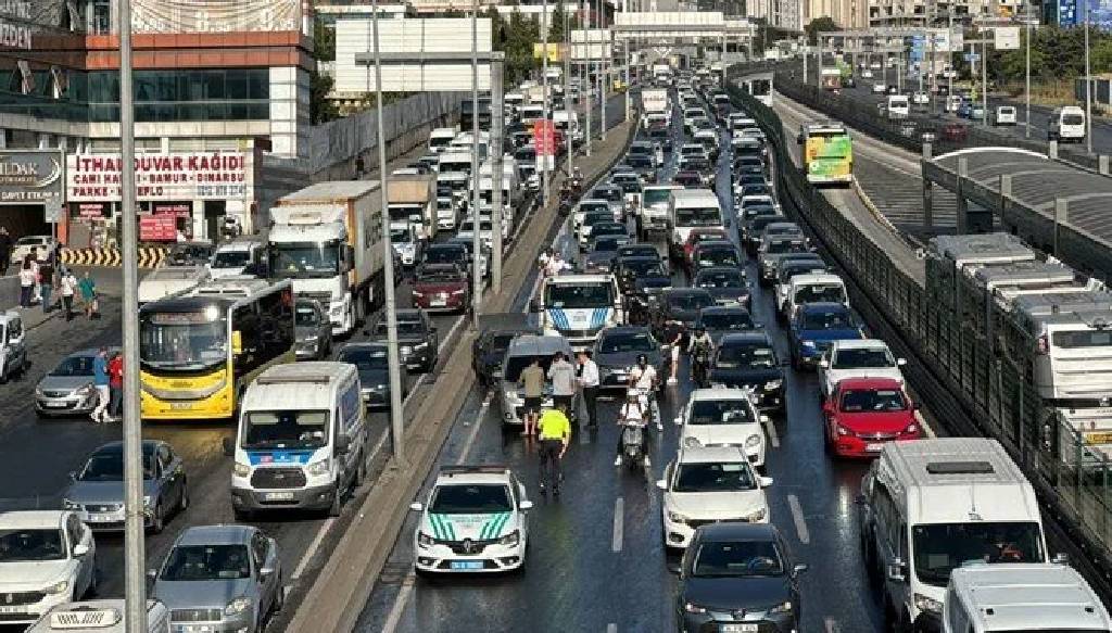 Esenyurt'ta zincirleme kaza! Çok sayıda yaralı var!