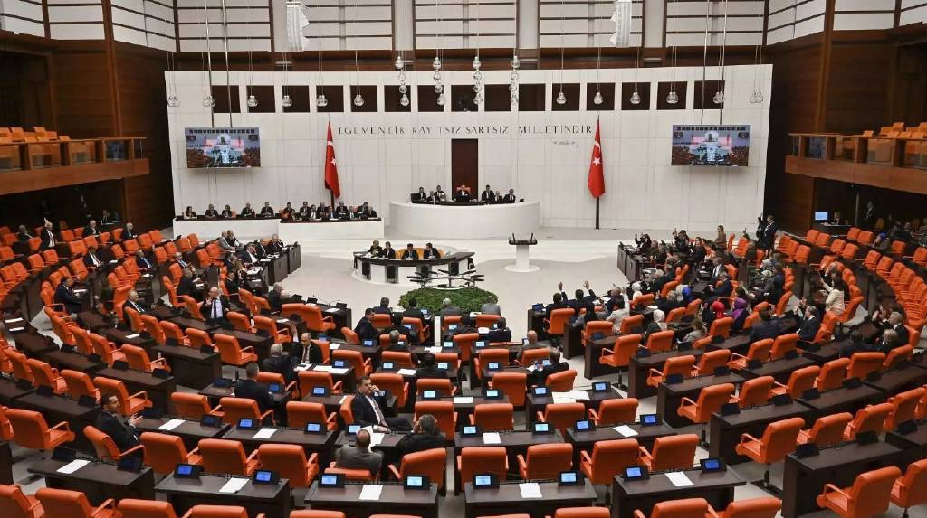 9. Yargı Paketi’nde yer alan 'kadının soyadı' düzenlemesi yeniden değerlendiriliyor