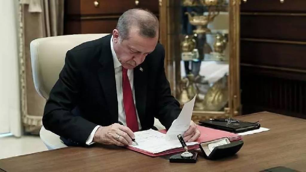 Atama ve görevden alma kararları Resmi Gazete'de! 11 üniversiteye yeni rektör atandı