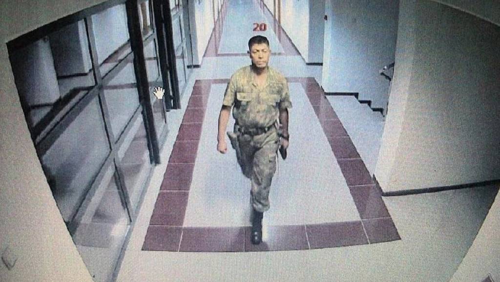 Üniformasının, bayrağının ve vatanının şerefini canı pahasına korudu… O milletin kahramanı…