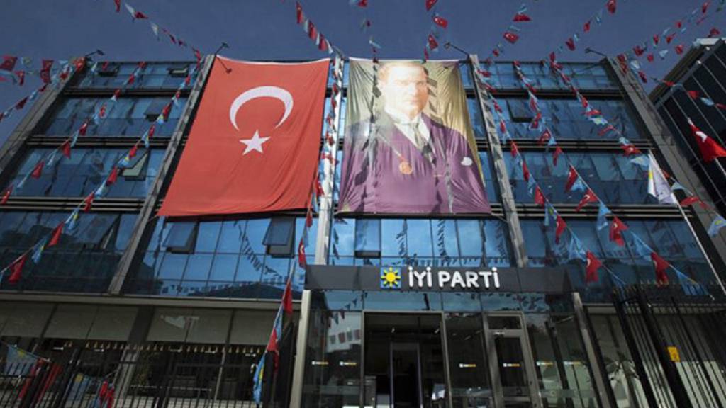 İYİ Parti'de neler oluyor? 24 saatte üç istifa...