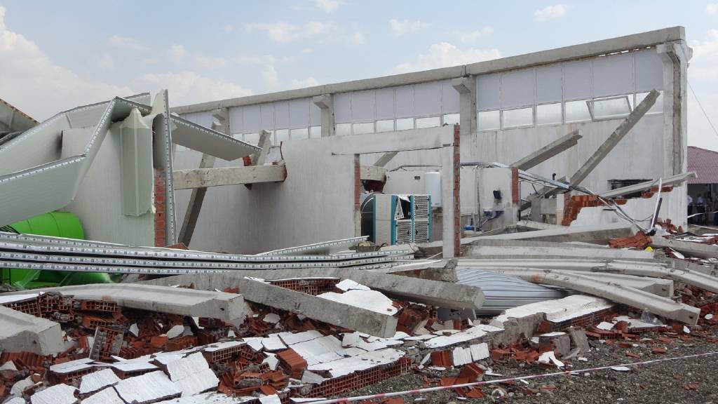 Bingöl'de inşaat halindeki yapı çöktü: 1 ölü, 1 yaralı