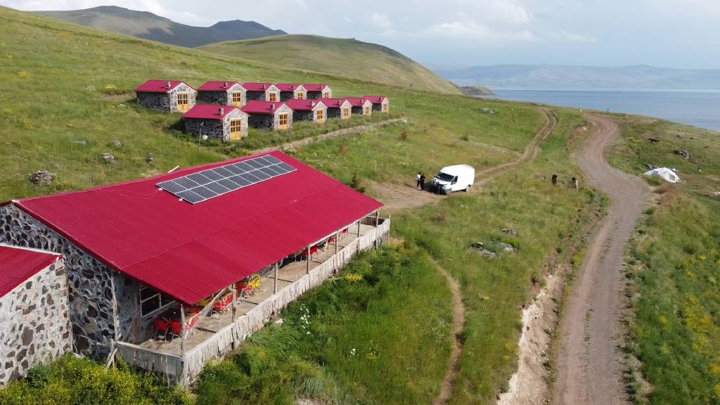 1,5 milyonluk elektrik maliyetini duyunca kendi enerjilerini ürettiler