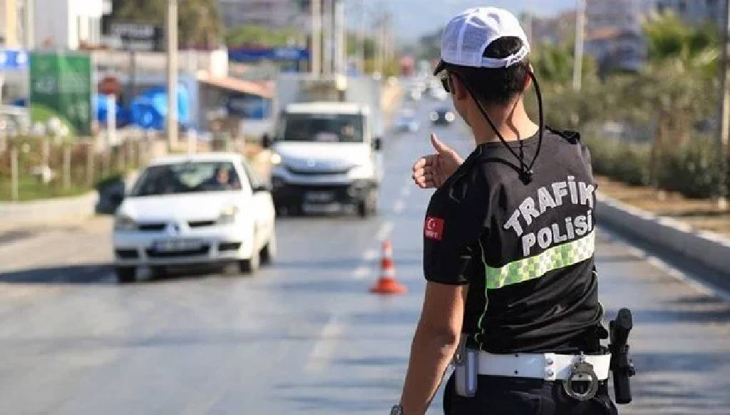 Bakan Yerlikaya: 2,4 milyon araç denetlendi, 400 bin işlem yapıldı