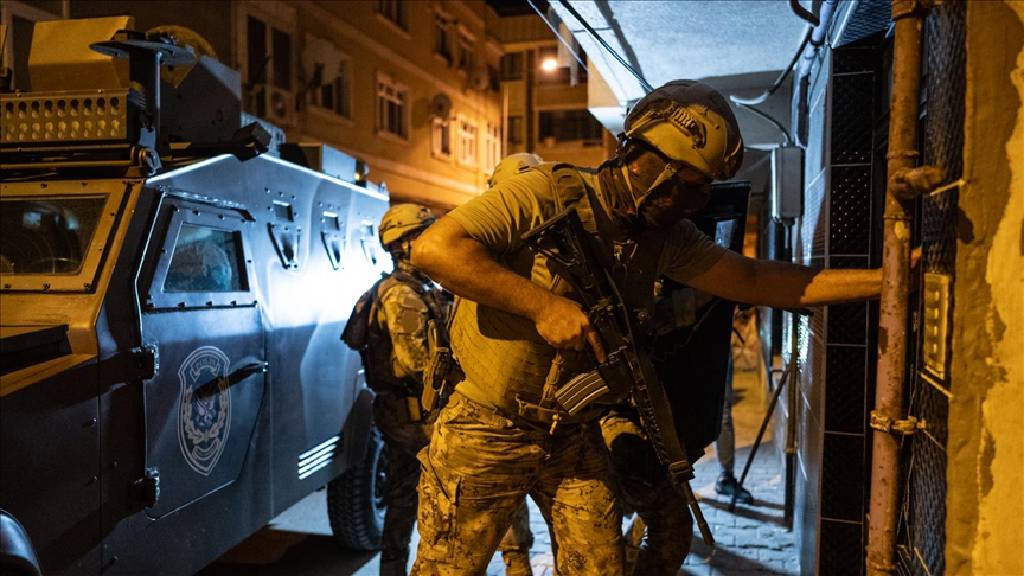 13 ilde DAEŞ'e operasyon: Çok sayıda şüpheli yakalandı