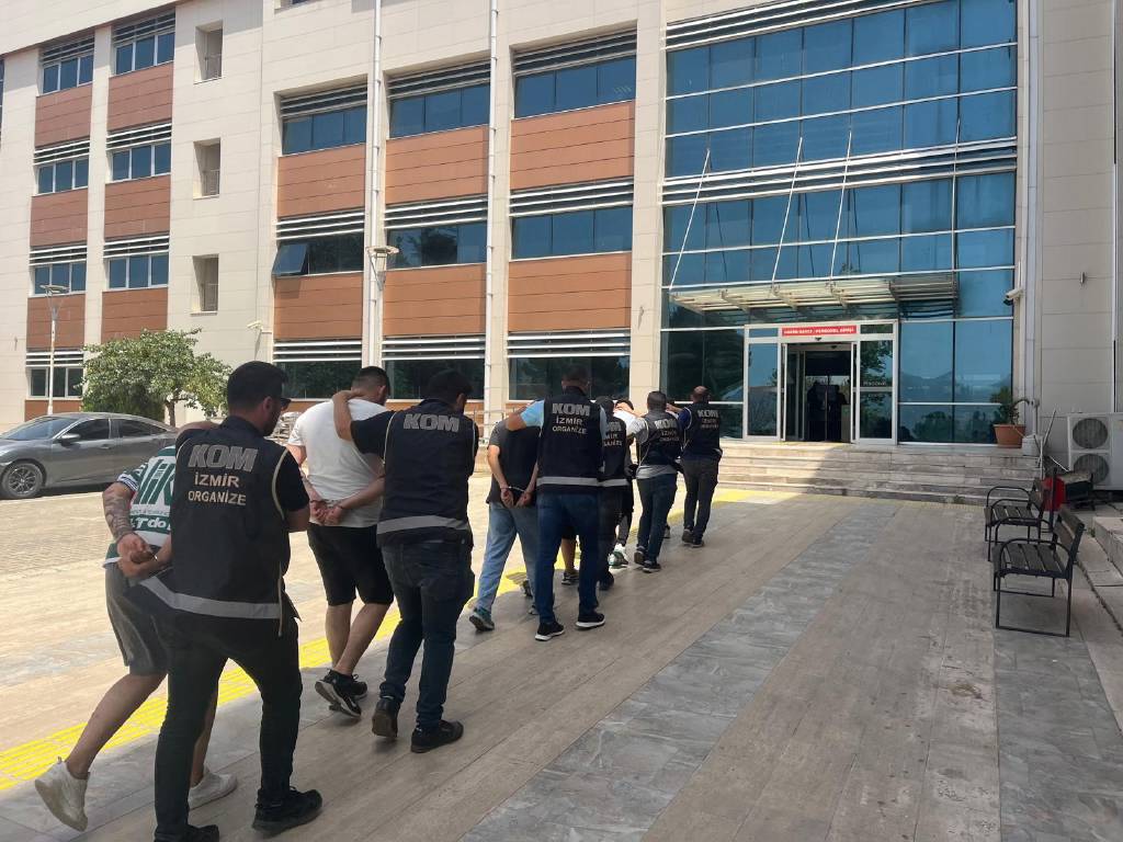 Baskı ve tehdit ile iş yerlerine çöken 6 kişi yakalandı