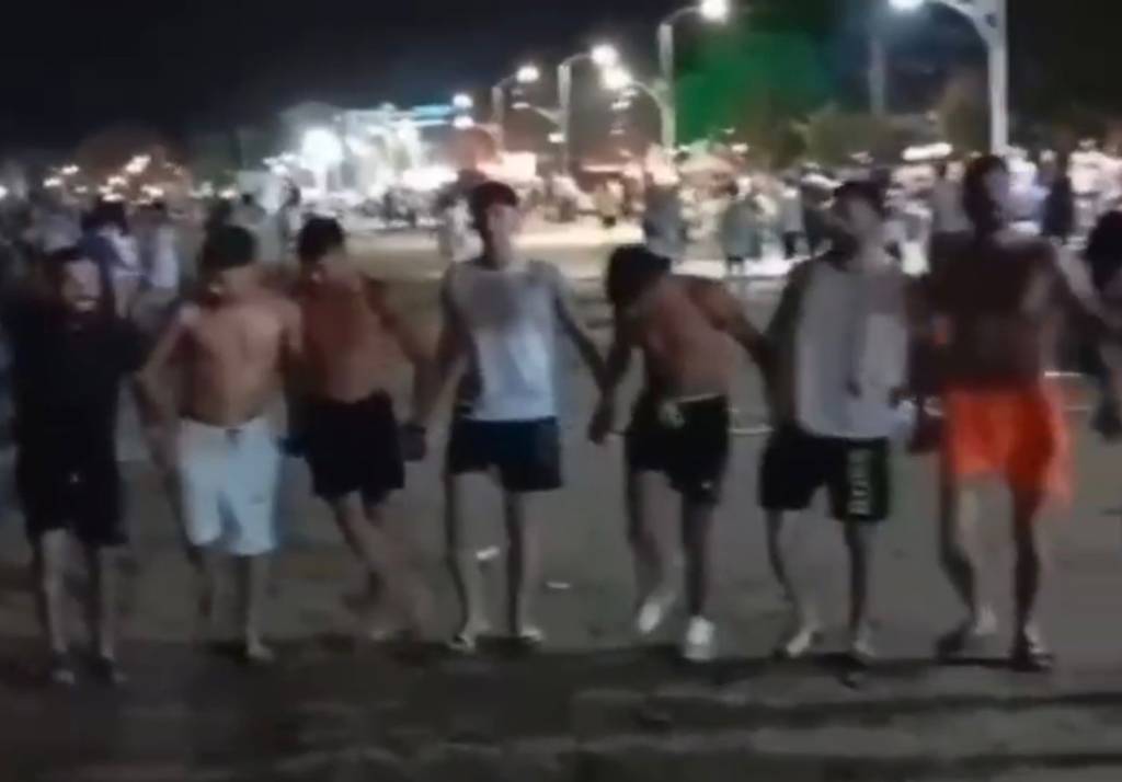 Sahil kenarında skandal görüntüler! Terör halayı...