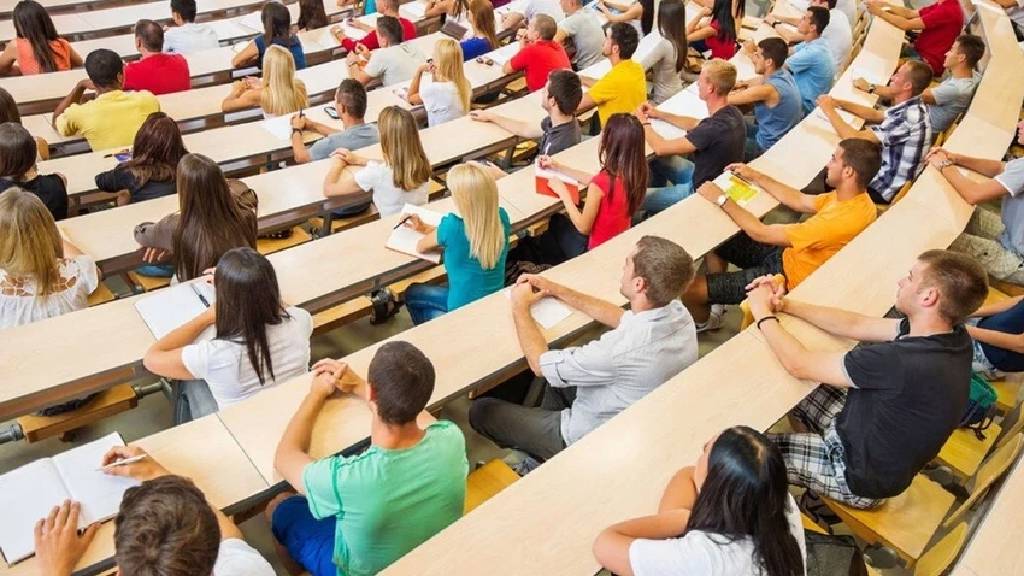 YÖK'ten vakıf üniversitelerine ücret freni