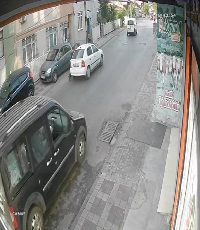 'Dur' ihtarına uymadı, polise çarparak metrelerce sürükledi