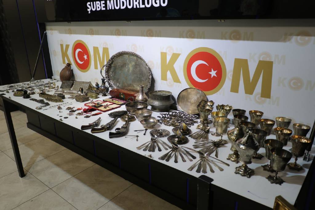 Ankara'da 19. yüzyıla ait 200'den fazla tarihi eser ele geçirildi