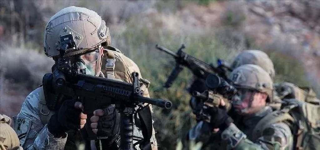 Mehmetçik teröristleri hendeklere gömmeye devam ediyor! 4 terörist daha öldürüldü....