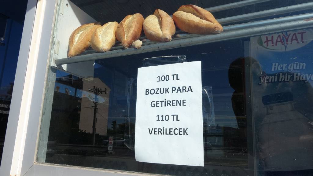 Fırıncıdan bozuk para kampanyası: 100 lira getirene 110 lira!