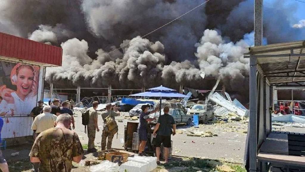 Rusya, Ukrayna'da süpermarketi vurdu: 10 kişi öldü, 35 yaralandı