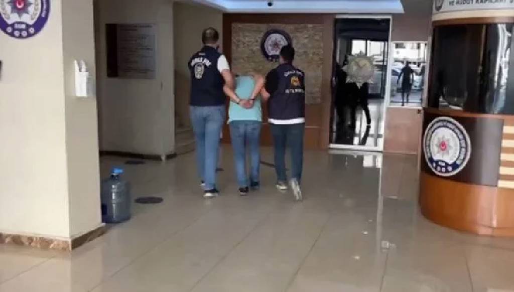 Metroda çocuğa şiddet: Zanlı gözaltında