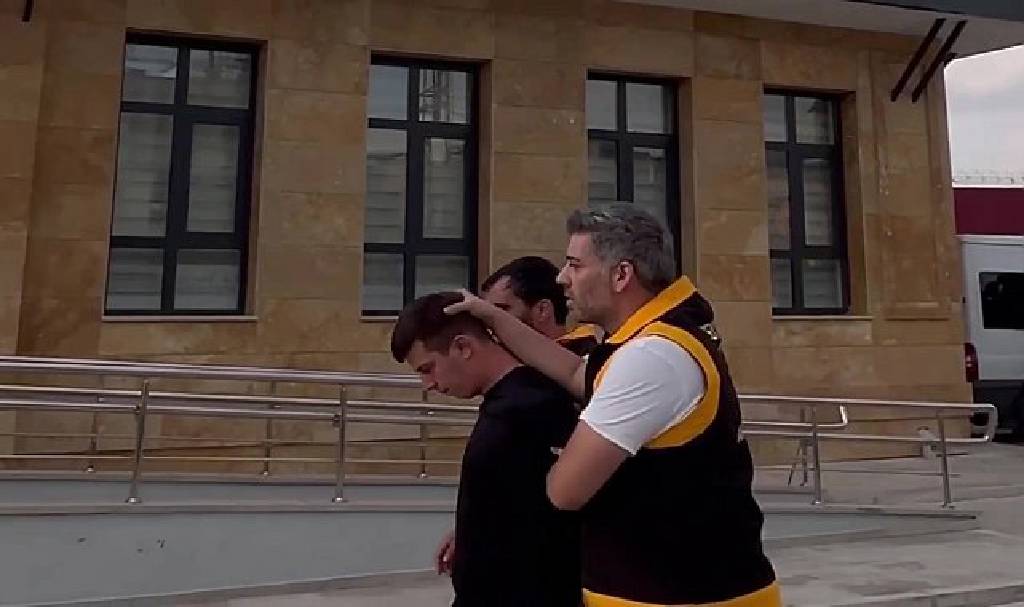 Kardeşinin kimliği ile polisi atlatmaya çalışan zehir taciri ‘burun’ farkıyla yakalandı...