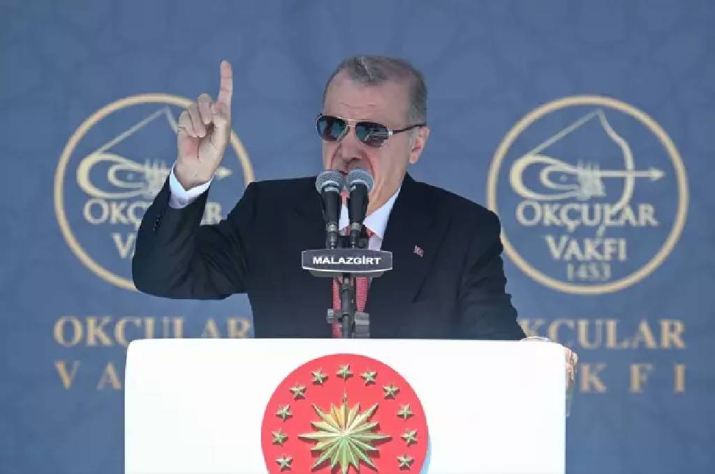  Cumhurbaşkanı Recep Tayyip Erdoğan'ın katıldığı etkinlikte, protokol üyeleri sahneye davet edildiğinde kuvvet komutanlarının hiçbiri sahneye çıkmadı