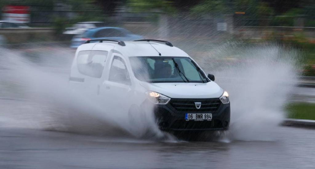 Meteoroloji'den 17 il için 'turuncu' ve 'sarı' uyarı: Kuvvetli yağışa dikkat!