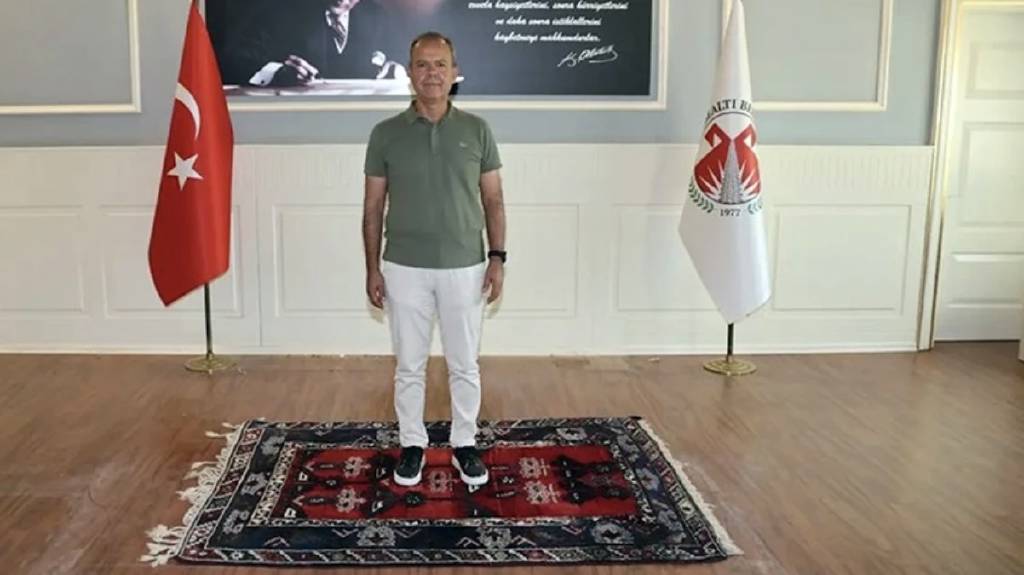Belediye Başkanının makam odasına haciz