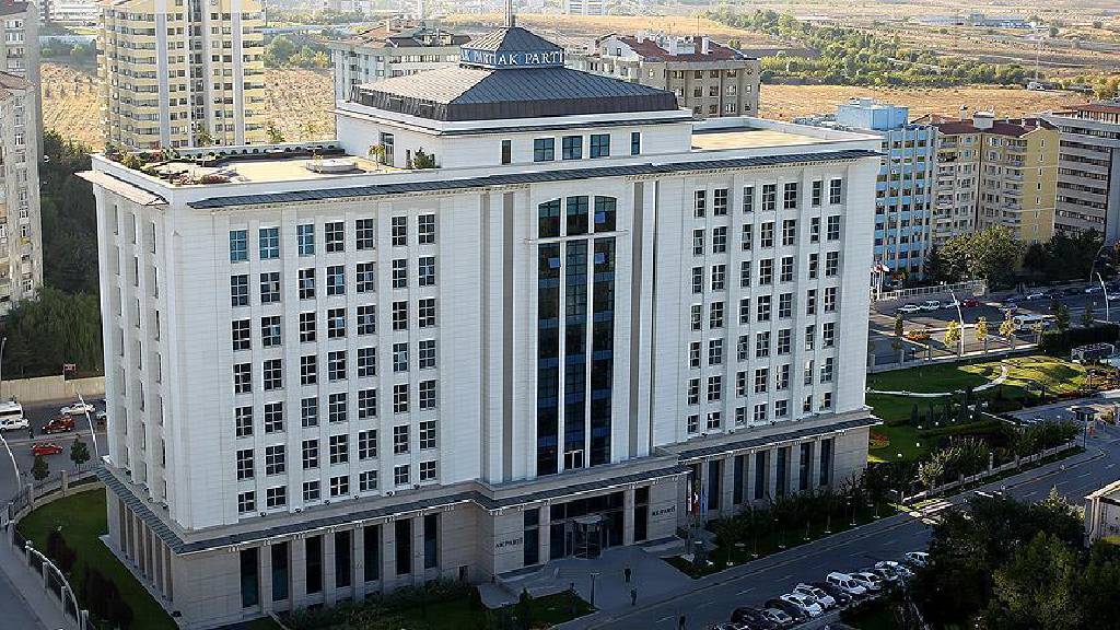 Siyasiler AK Parti'nin 23'üncü kuruluş yıl dönümünü kutladı