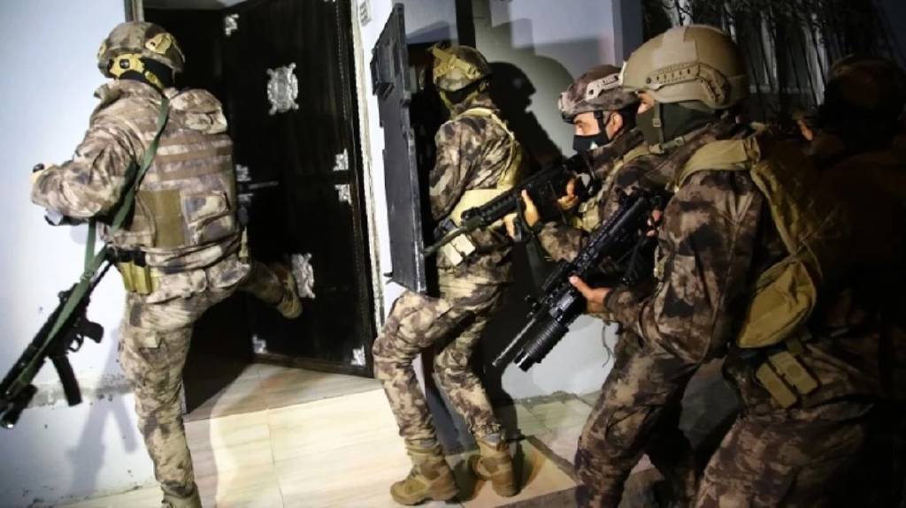 36 ilde aynı anda düğmeye basıldı! Yüzlerce şüpheli gözaltında