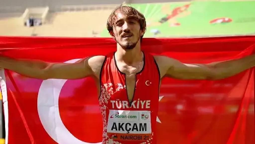 Milli atlet Berke Akçam yarı finale yükseldi