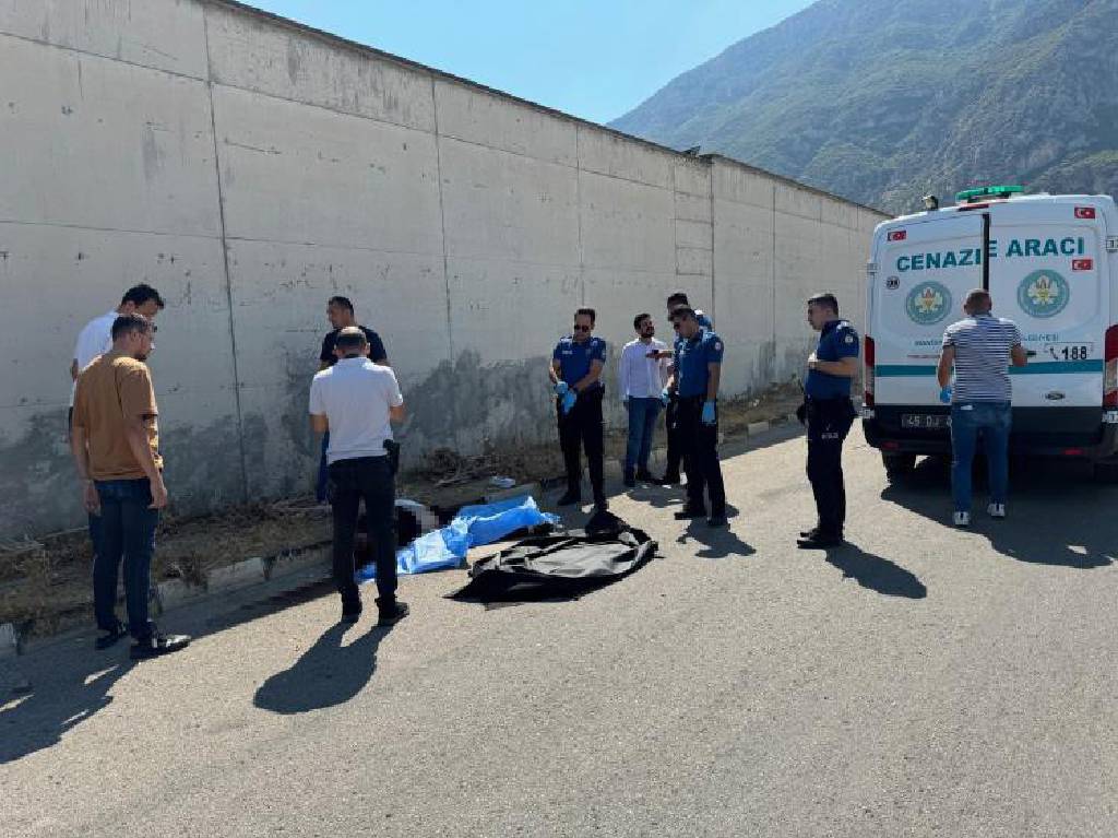 Manisa’da bir genç, babasını öldürüp polise teslim oldu