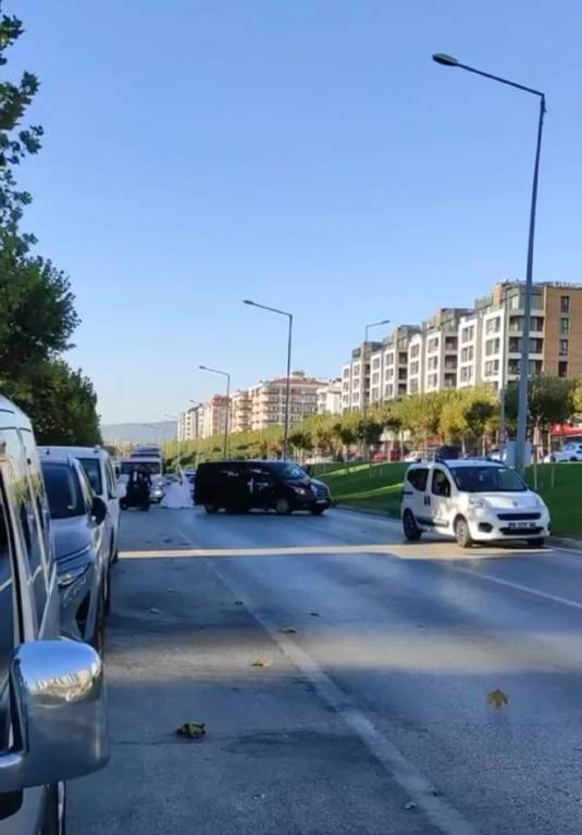 Bursa'da düğün konvoyu terörü.. Yine dakikalarca yolu kestiler