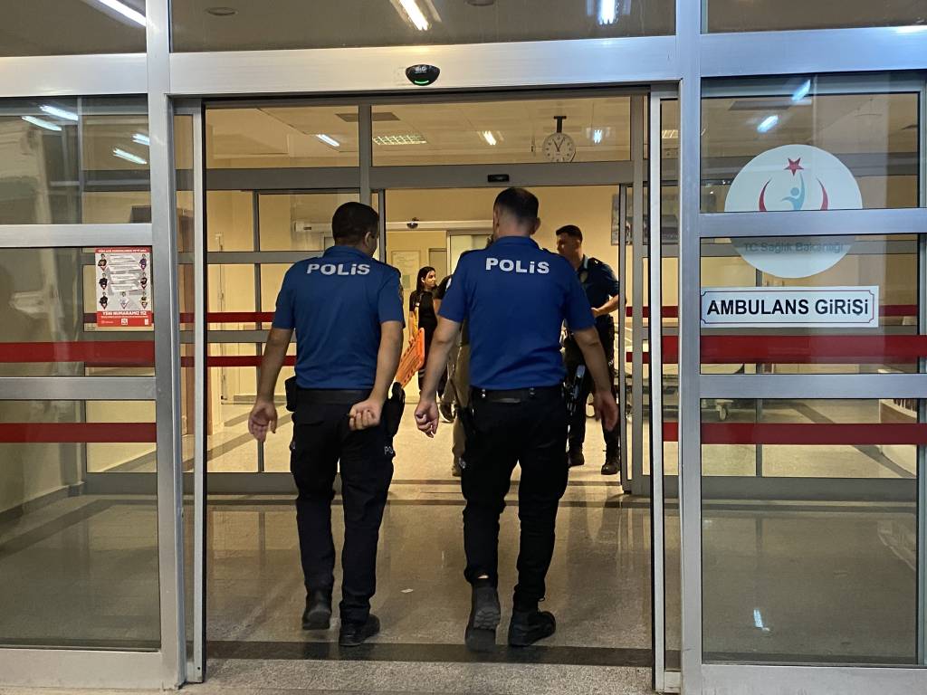 Adıyaman'da 5 küçük çocuk, 35 yaşındaki adamı tekme tokat dövdü...