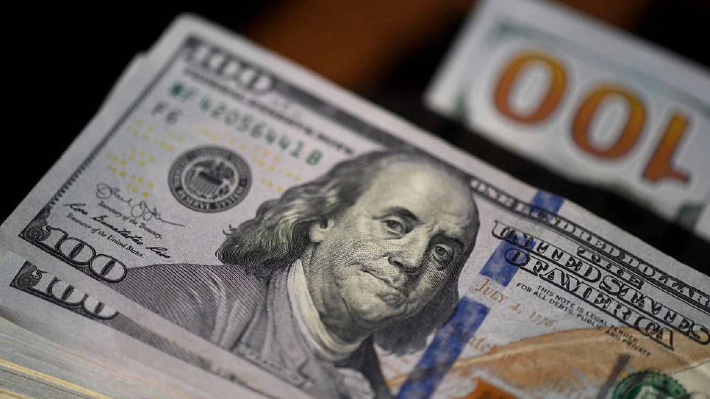 Dolar/TL rekor seviyesinden geriledi