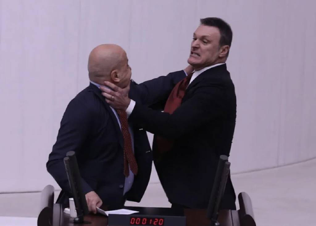 TBMM'de yumruklu kavga: İki milletvekiline kınama cezası verildi