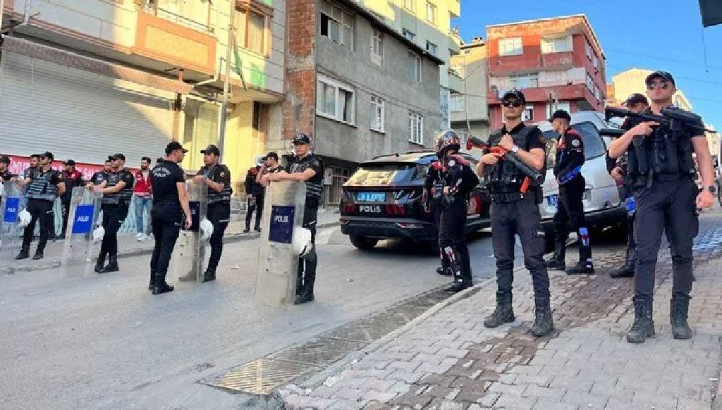 İstanbul'da taciz iddiası sonrası ortalık karıştı: Polis önlem aldı