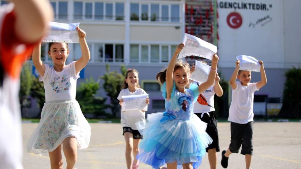 Milli Eğitim Bakanlığı, yaz tatilinin kısalacağı iddialarını yalanladı!