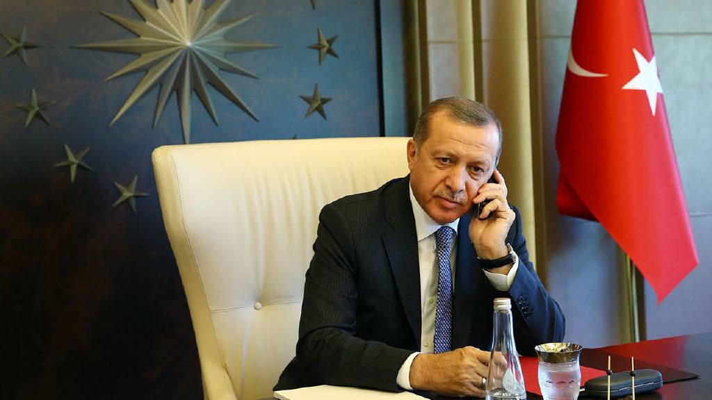 Cumhurbaşkanı Erdoğan, İzmir'deki yangından etkilenen vatandaşlarla telefonla görüştü