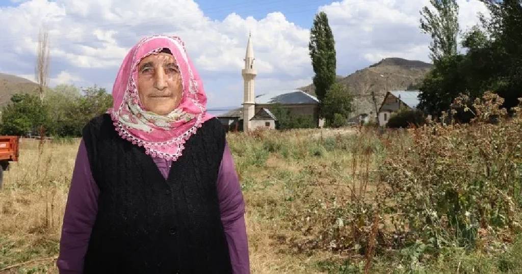 72 yaşındaki Fikriye Nine muhtar oldu, hizmetleri bir bir sıraladı