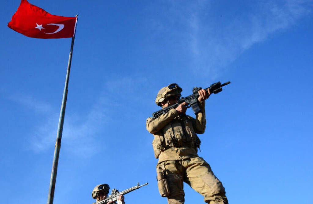 MSB duyurdu! Türkiye'ye geçmeye çalışan 1'i PKK'lı 16 kişi yakalandı