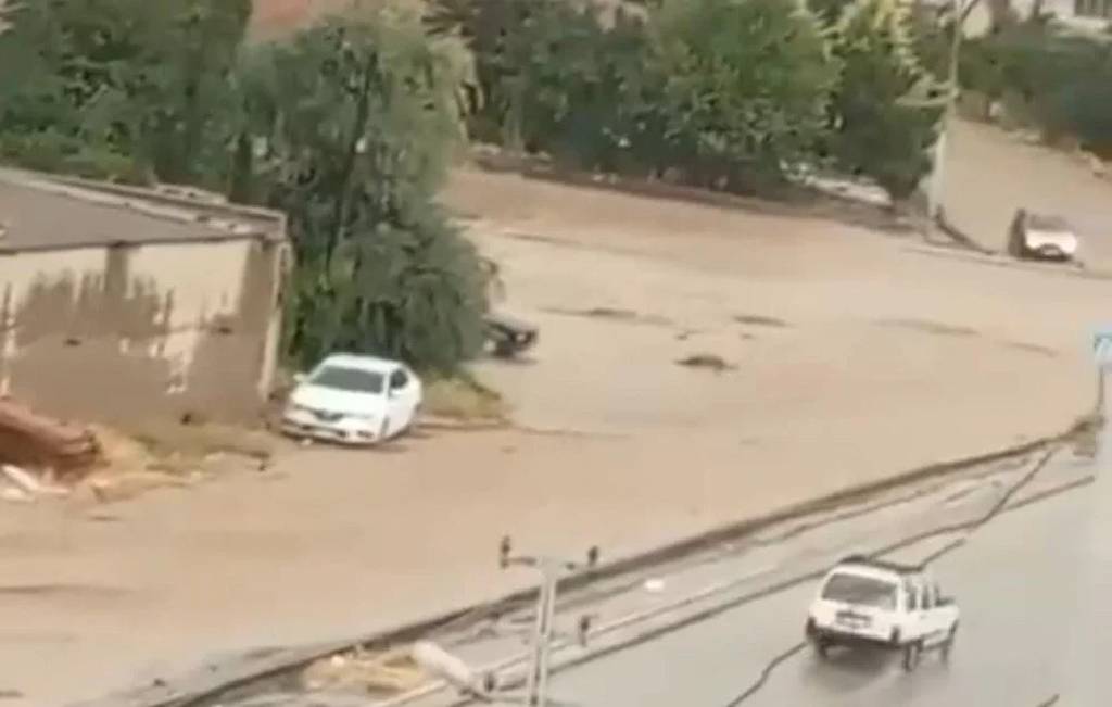 Ankara'da sağanak hayatı felç etti!
