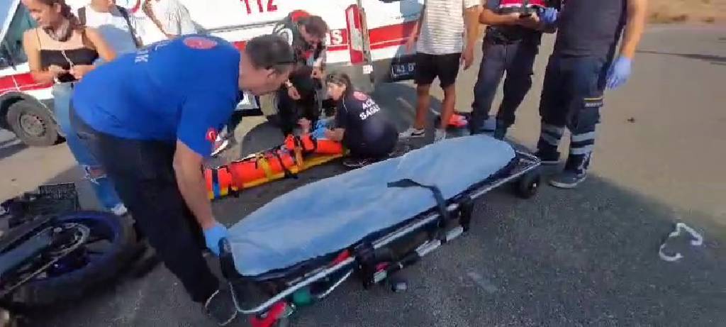 Hız tutkusu faciayla bitti! Genç kız metrelerce sürüklendi, kolu kopma noktasına geldi