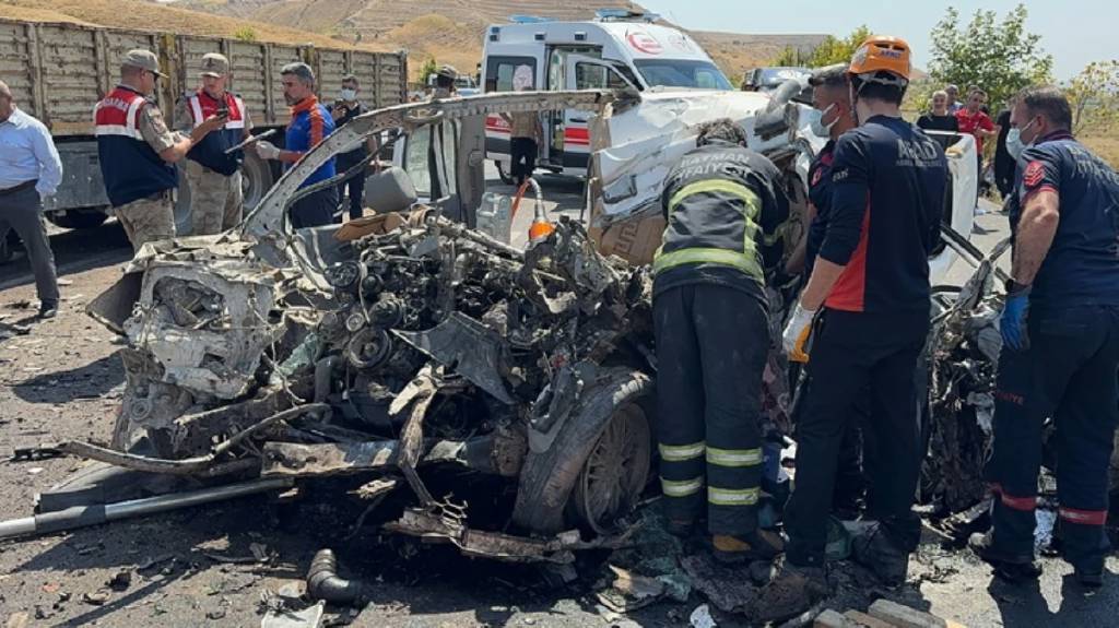 Hayatlarının en mutlu günü felaketle sonuçlandı: 4 ölü, 1 yaralı