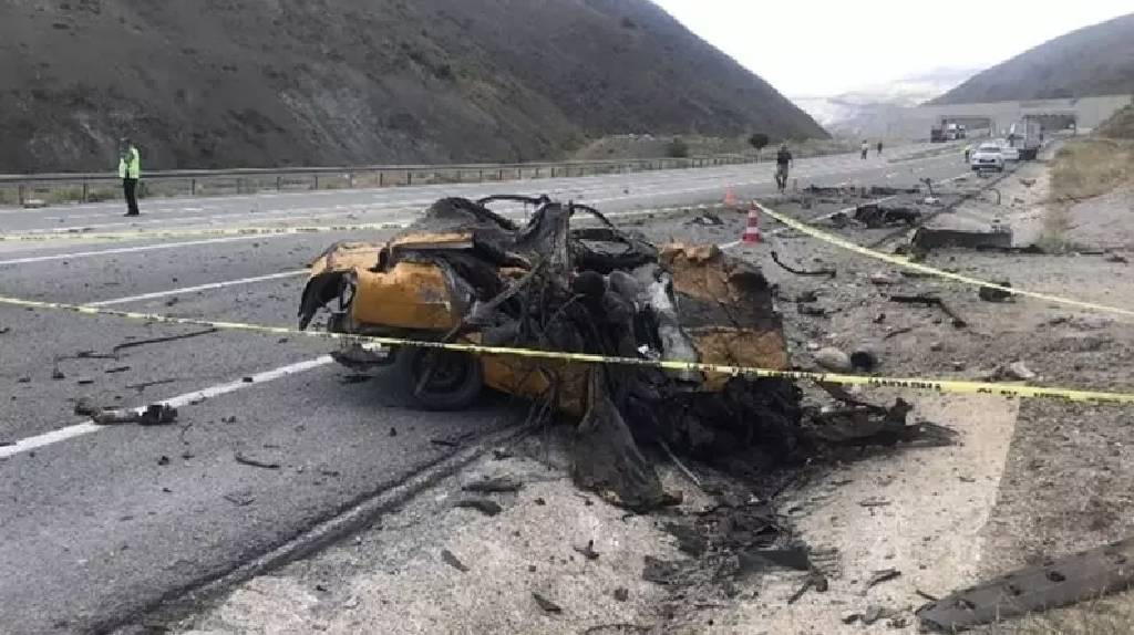 Erzincan'da katliam gibi kaza: Çok sayıda ölü ve yaralı var!