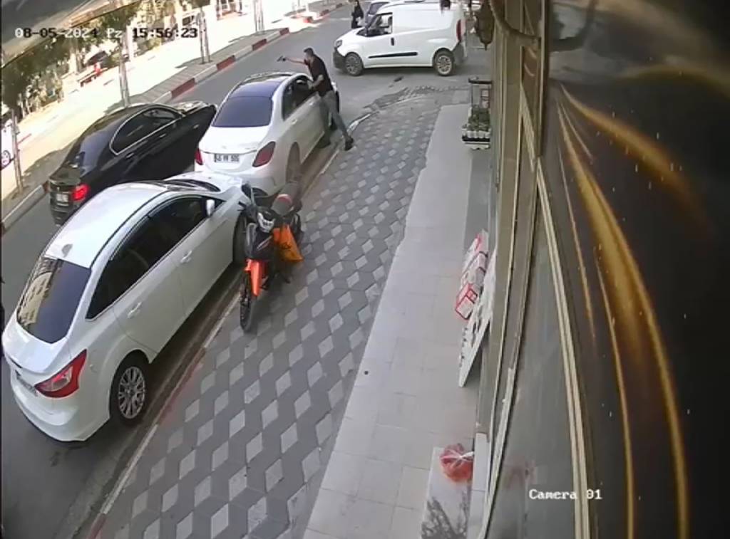 Borçlu olduğu çiçekçi siparişini götürmeyince kurşun yağdırdı! Saniye saniye cinayet anı...