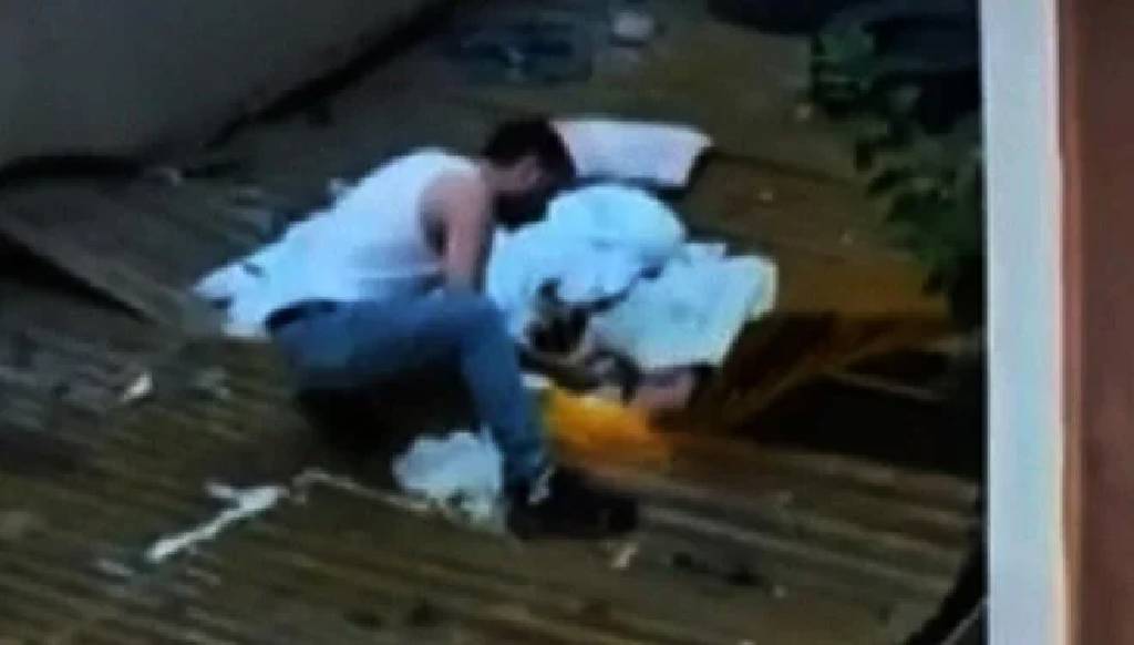 Perdeleri birbirine bağlayıp pencereden kaçmaya çalıştı! 4'üncü kattan düştü...