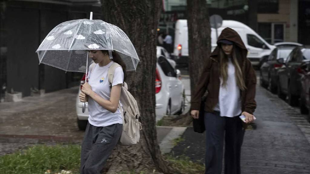 Meteoroloji'den çok sayıda il için uyarı: Gök gürültülü sağanak ve kuvvetli rüzgar bekleniyor
