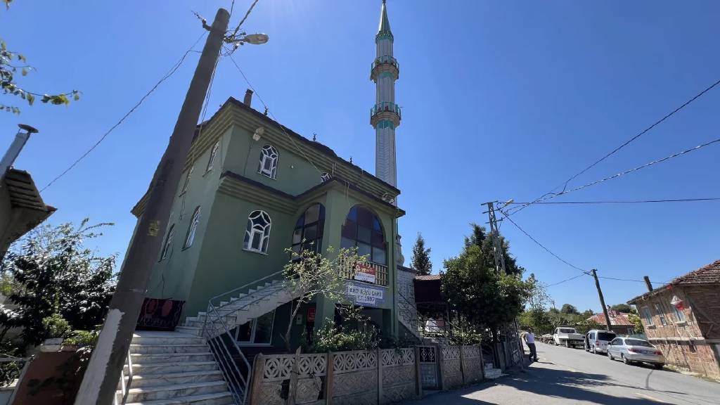 Ev vaadi gerçekleşmedi... Camiyi satılığa çıkardı!
