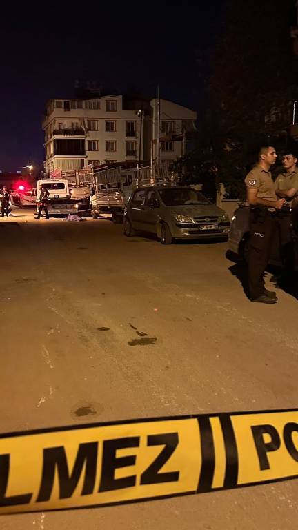 Taksiyi çekmek isterken çıkan kavgada başına çekiçle vurulup, tabancayla öldürüldü