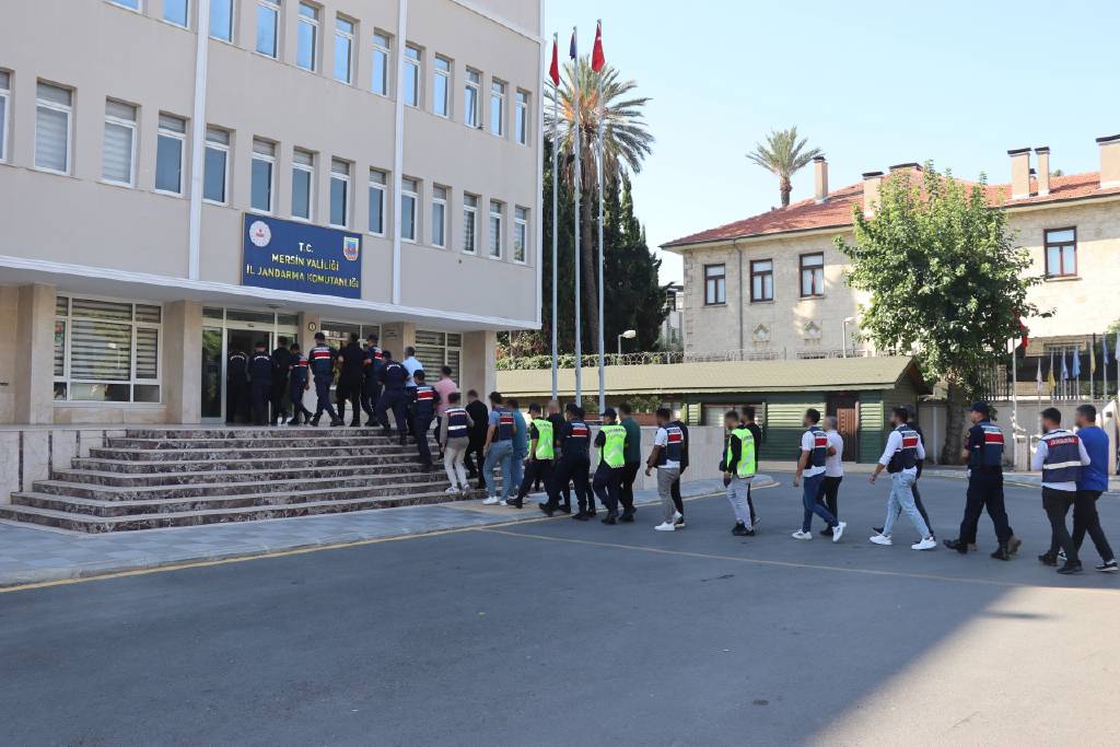 Mersin'de '1 milyon dolarlık kumaş için' operasyon: 16 tutuklama 