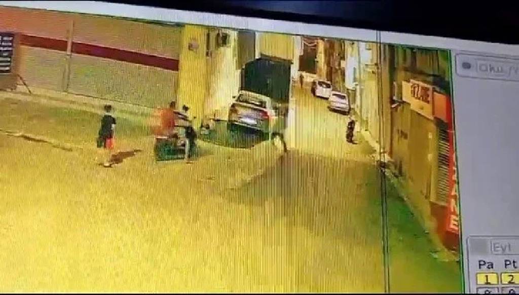 Adana'da sokakta dehşet: Tabancayla ateş edip EYP attılar