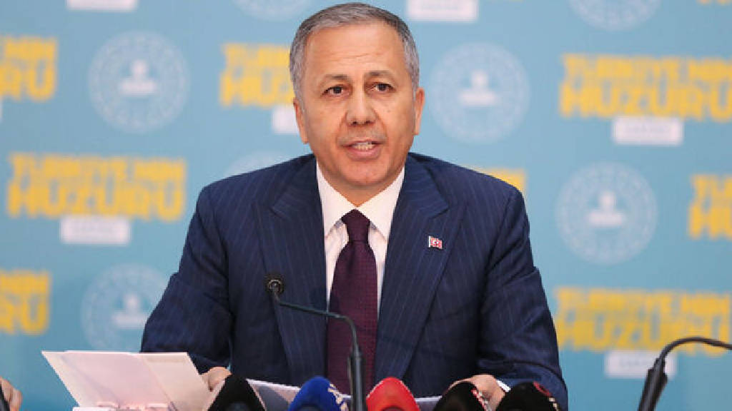 Bakan Yerlikaya duyurdu: FETÖ'den ihraç 5 hakim yakalandı!
